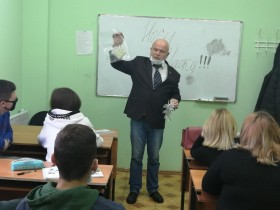 Преподаватель техникума Бородакий В.В. провел классный час в группах 83Ю,85Ю на тему «Надень маску – защити себя!».