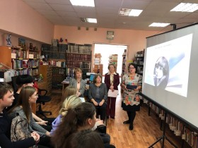 11 октября 2022 года для студентов 1 курса в Павшинской городской библиотеке прошёл поэтический час "Вся жизнь, как книга..."