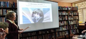 11 октября 2022 года для студентов 1 курса в Павшинской городской библиотеке прошёл поэтический час "Вся жизнь, как книга..."