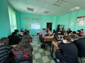 В рамках празднования 80-летия Великой Победы преподавателями Гончаровой Л.П. и Тюриной К.В. были проведены интегрированные уроки